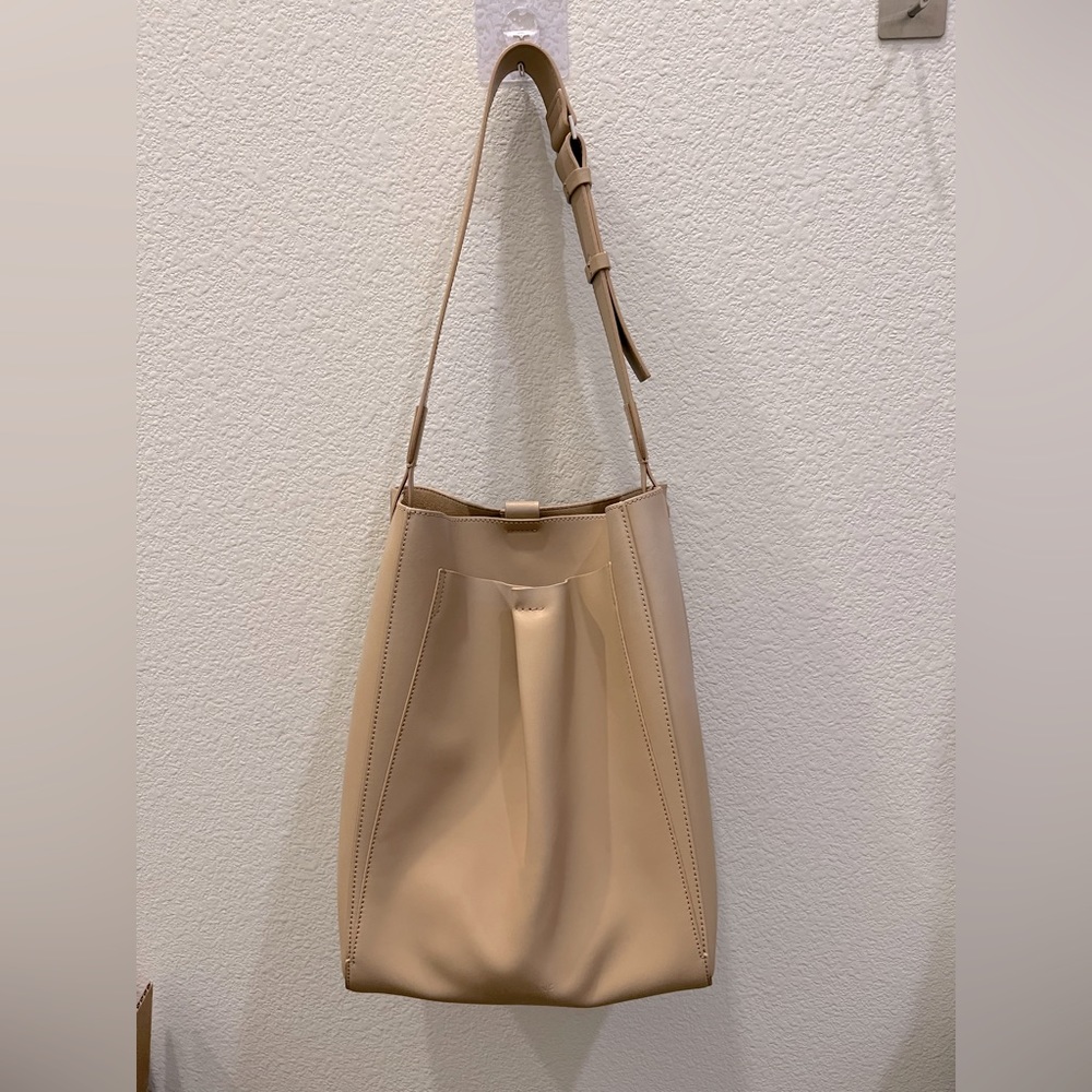 Everlane 100% Italian Real Leather Tote Bag Color Light Taupe